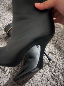 Chic Black Stiletto Heel Boots