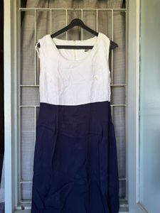 Chic Two-Tone Sleeveless Dress