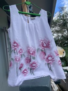 White Floral Sleeveless Tunic Top