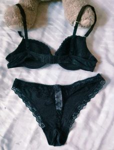 Very Beautiful N Comfortable Satin Bra With Penty