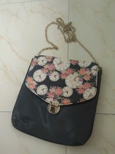Chic Black Crossbody Bag with Floral Clock Print