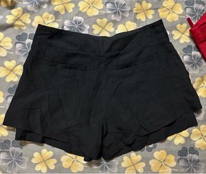 Stylish Black Pleated Shorts