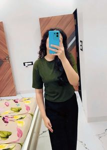 Stylish Olive Green Cropped Top 💚