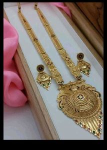 Stunning Gold-Toned Necklace & Earring Set