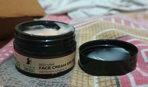 Pilgrim Red Vine Face Cream SPF 30