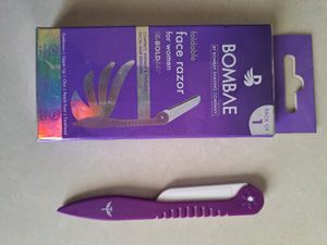 BOMBAE WOMEN’S FACE RAZOR 1 PC