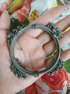 Brass silverlookalike ghungroo openable Bangle