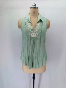 Embroidered Sleeveless Collared Top