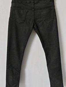 Stylish Black High-Waisted Jeans