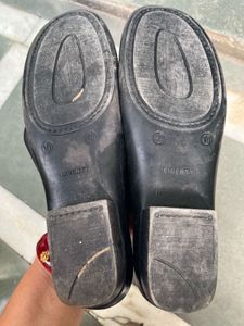 Stylish Black Flip-Flops for Women