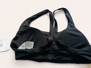 With Any one free 🆓 🎀 Athleta Black Sports Bra