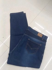 Classic Blue Denim Capri Jeans (women)