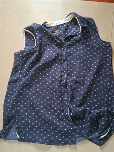 Stylish Sleeveless Navy Polka Dot Top