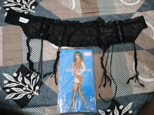 (993)Black Lace Garter Belt