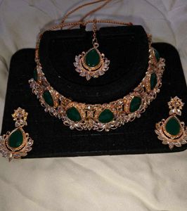 Exquisite Emerald &amp; Pearl Necklace Set