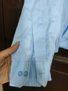 Men's Light Blue Button-Up Shirt