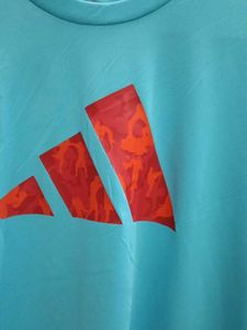Adidas T-Shirt