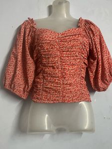 TOKYO TALKIE BRANDED Floral puffed crop top