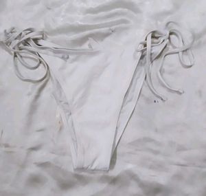 Elegant White Bikini with Gold 🪙