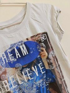 Graphic T-Shirt "Dream Believe Dare"