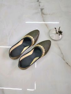 Stylish And Trendy Embroidery Jutis for Womens