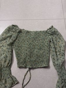 Chic Smocked Floral Puff Sleeve Top