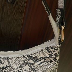 Stylish Snake Print Shoulder Bag