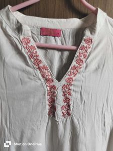Off-white kurta with pink embroidery.y