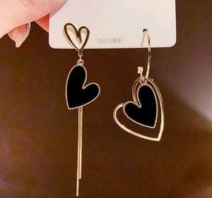 Mismatch Korean Black Heart Earrings