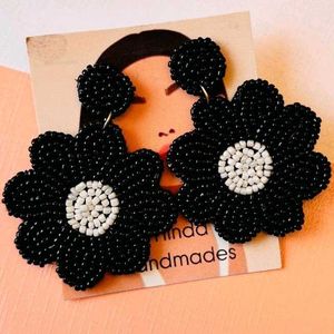 Chic Black Flower Beaded Earrings🖤