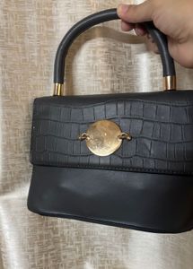 Chic Black Croc Embossed Handbag