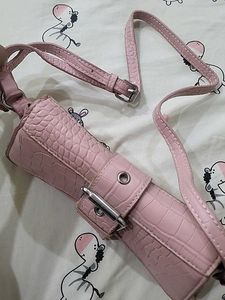 Chic Pink Croc-Embossed Shoulder Bag