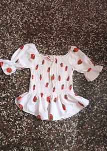 Cute strawberry top 🍓🍰