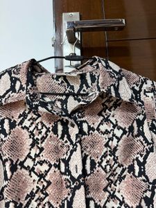 (S) Snake Print Collared Button-Up Shirt