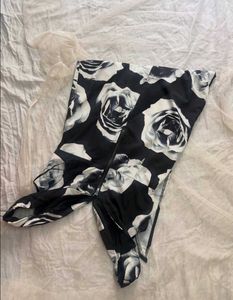 Chic Black &amp; White Rose Print Dress