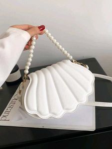 Chic Shell-Shaped Pearl Handbag