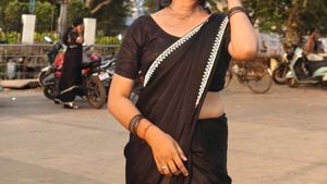 black saree 💥🥵