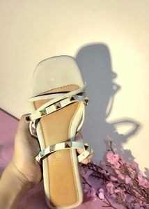Zudio Studded Block Heel Sandals🎀