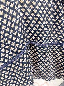 Chic Geometric Print V-Neck Top