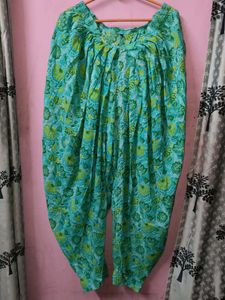Elegant White Kurta with Teal Accents