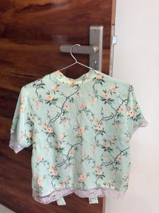 Floral Print Lace Trim Top