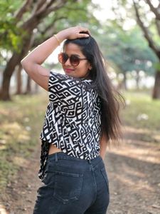 Stylish Black &amp; White Patterned Top