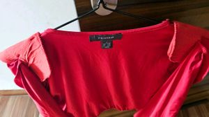 Chic Red Cropped Top