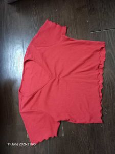 Cute Red Lettuce Trim Cropped Top