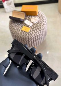 LOUIS VUITTON*🔥*GLOSSY BLACK*🎨 SUNGLASSES FOR UN