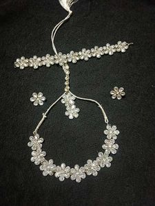 Sparkling Floral Jewellery Set