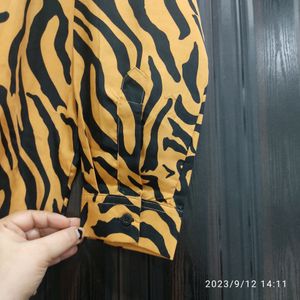 Tiger Print Shirt ,Size Is Xl