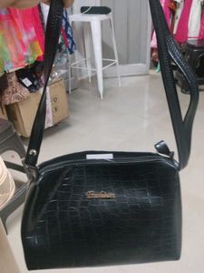 Chic Black Crocodile Embossed Crossbody Bag