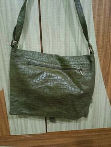 Stylish Green Croc Embossed Messenger Bag