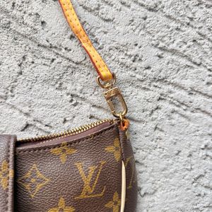 Louis Vuitton Monogram Canvas Pochette